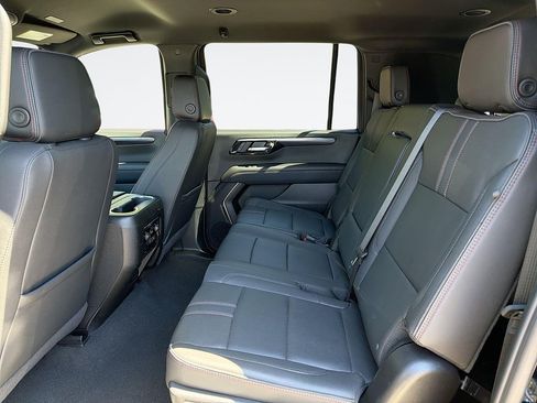 Used 2026 Chevrolet Suburban RST RWD image 24
