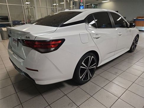 Used 2023 Nissan Sentra SR w/ SR Premium Package image 8