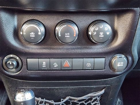 Used 2016 Jeep Wrangler Unlimited Sahara image 18