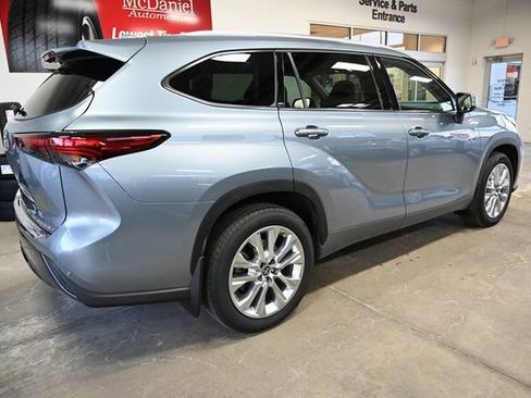 Used 2023 Toyota Highlander Limited image 5