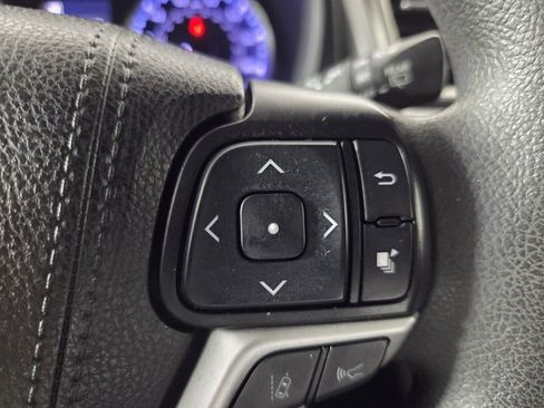 Used 2019 Toyota Highlander LE image 19