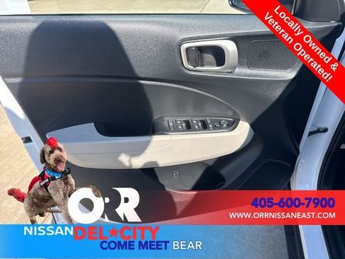 Used 2025 Hyundai Venue SEL FWD image 15