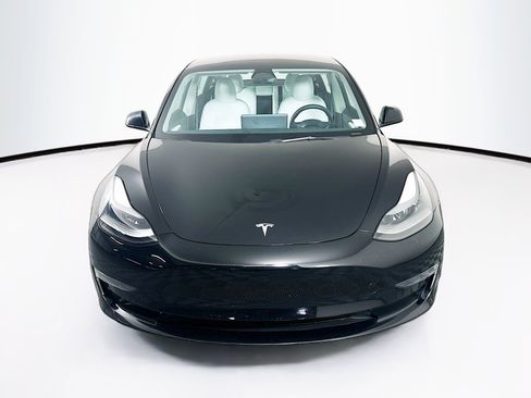 Used 2023 Tesla Model 3 Standard Range image 2