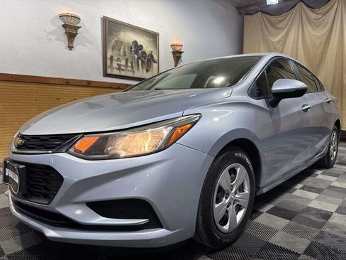 Used 2017 Chevrolet Cruze LS FWD image 5