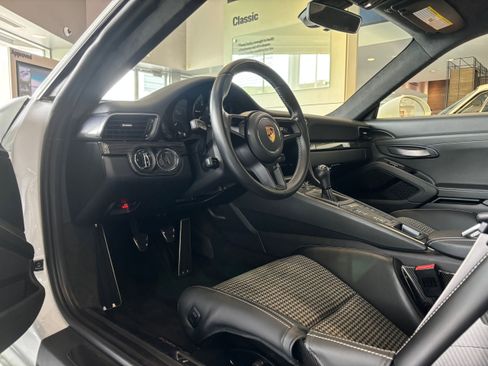 Certified 2016 Porsche 911 R RWD image 4