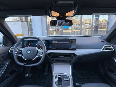 Used 2025 BMW 330i xDrive Sedan image 10