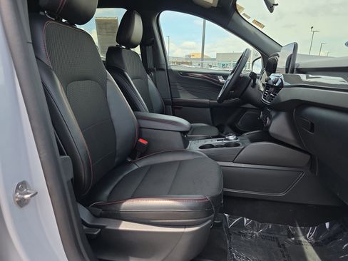 Used 2025 Ford Escape ST-Line FWD image 16