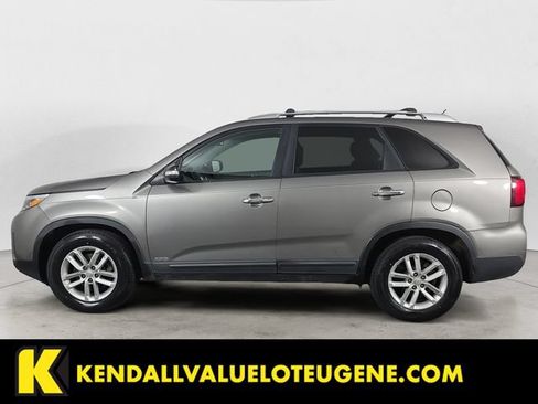 Used 2014 Kia Sorento LX w/ LX V6 Convenience Package AWD/4WD image 2