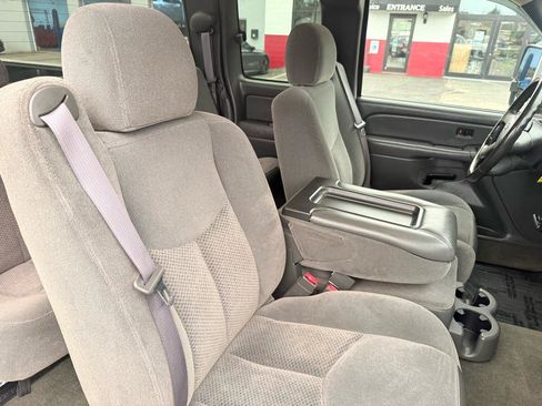 Used 2004 Chevrolet Silverado 2500 LS w/ Skid Plate Package AWD/4WD image 40