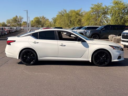 Used 2022 Nissan Altima 2.5 SR w/ Midnight Edition Package FWD image 7