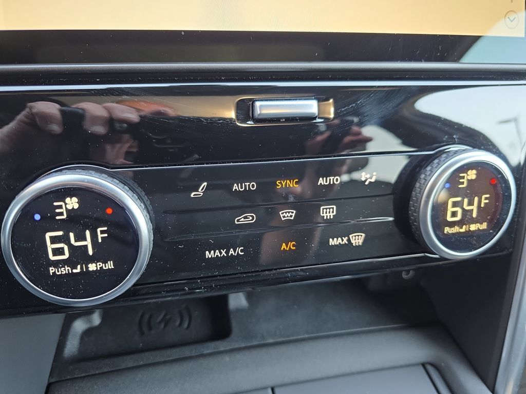 New 2026 Land Rover Discovery Limited Edition AWD/4WD image 17