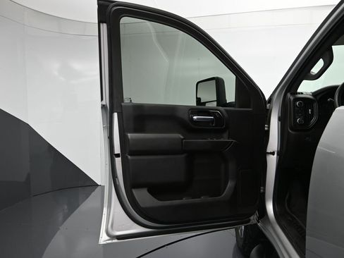 Used 2022 Chevrolet Silverado 2500 Custom w/ Custom Value Package image 11