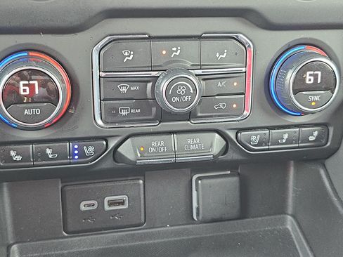 Used 2024 Chevrolet Tahoe Premier AWD/4WD image 25