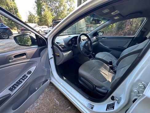 Used 2017 Hyundai Accent SE FWD image 11