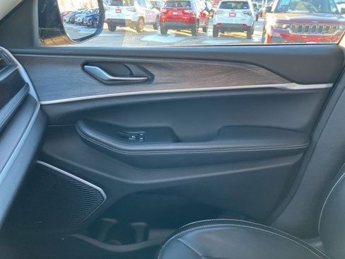 Used 2022 Jeep Grand Cherokee Limited 4xe image 21