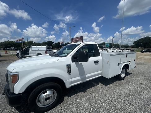Used 2017 Ford F350 XL image 1