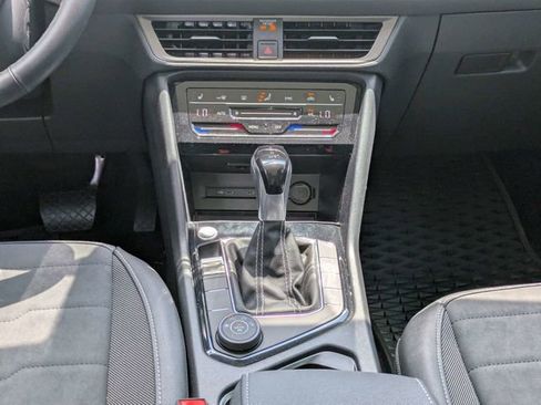 Certified 2025 Volkswagen Taos SE AWD/4WD image 19