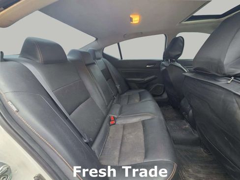 Used 2020 Nissan Altima 2.5 SR w/ Premium Package image 9