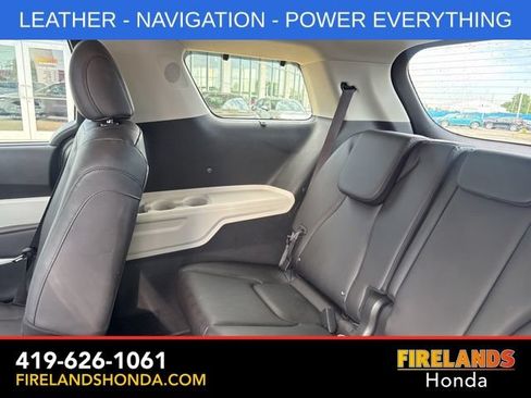 Used 2024 Kia Carnival EX FWD image 32