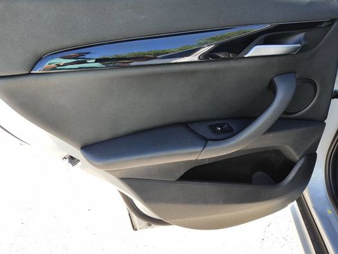 Used 2018 BMW X1 sDrive28i w/ Premium Package FWD image 39