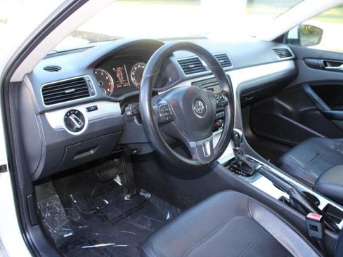 Used 2013 Volkswagen Passat 2.5 SE image 11