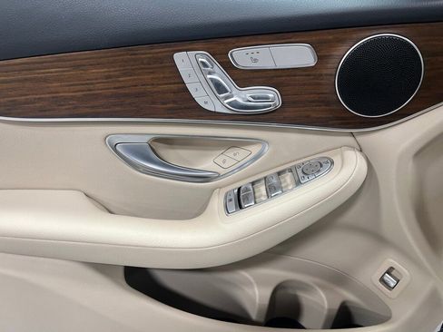 Used 2022 Mercedes-Benz GLC 300 4MATIC image 18