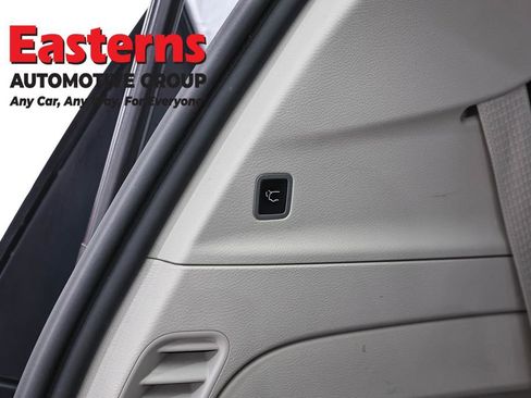 Used 2023 Chrysler Voyager LX FWD image 22