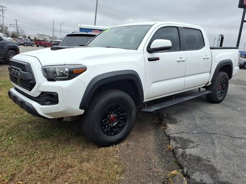 Used 2019 Toyota Tacoma TRD Off-Road image 3
