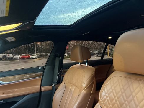 Used 2018 BMW 750i image 31