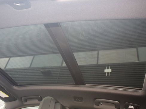 New 2026 Porsche Macan Turbo AWD/4WD image 25