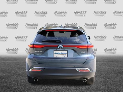 Used 2023 Toyota Venza XLE AWD/4WD image 8