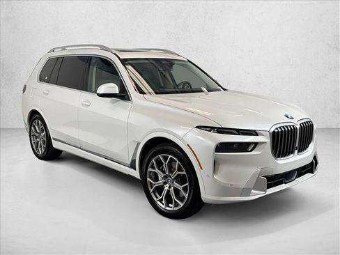 Used 2023 BMW X7 xDrive40i AWD/4WD image 3