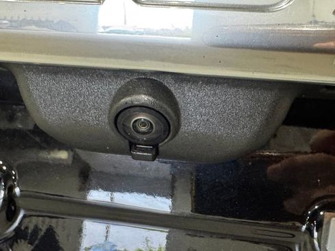 Used 2022 Ford Explorer Platinum w/ Equipment Group 601A AWD/4WD image 23