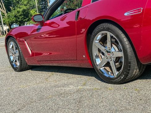 Used 2008 Chevrolet Corvette Coupe w/ Z51 Performance Package RWD image 25