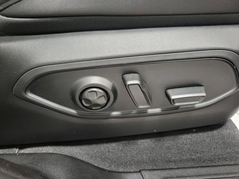 New 2025 Jeep Grand Cherokee Limited w/ Black Appearance Package image 10