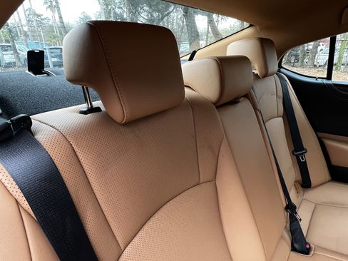 Certified 2023 Lexus ES 350 w/ Premium Package image 40