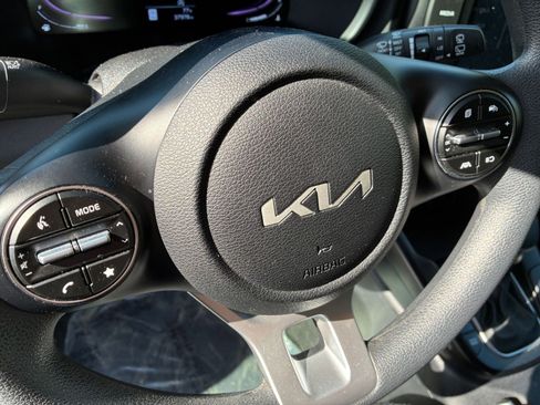 Used 2025 Kia Soul LX w/ LX Technology Package image 24