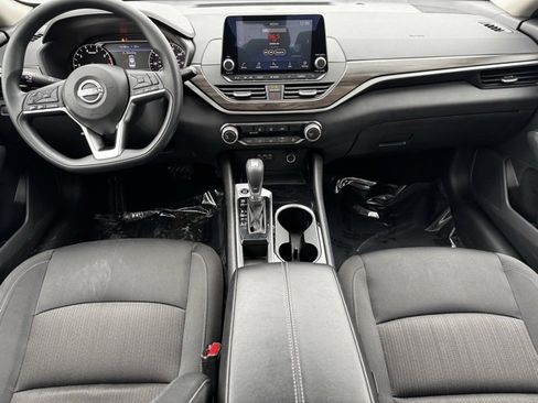 Used 2024 Nissan Altima 2.5 SV image 9