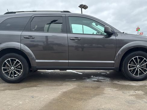 Used 2018 Dodge Journey SE w/ Popular Equipment Group image 4