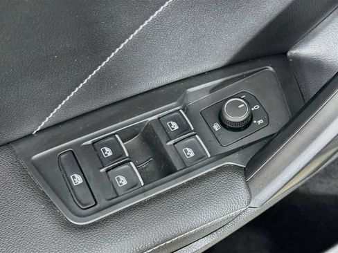 Used 2023 Volkswagen Tiguan SE AWD/4WD image 18