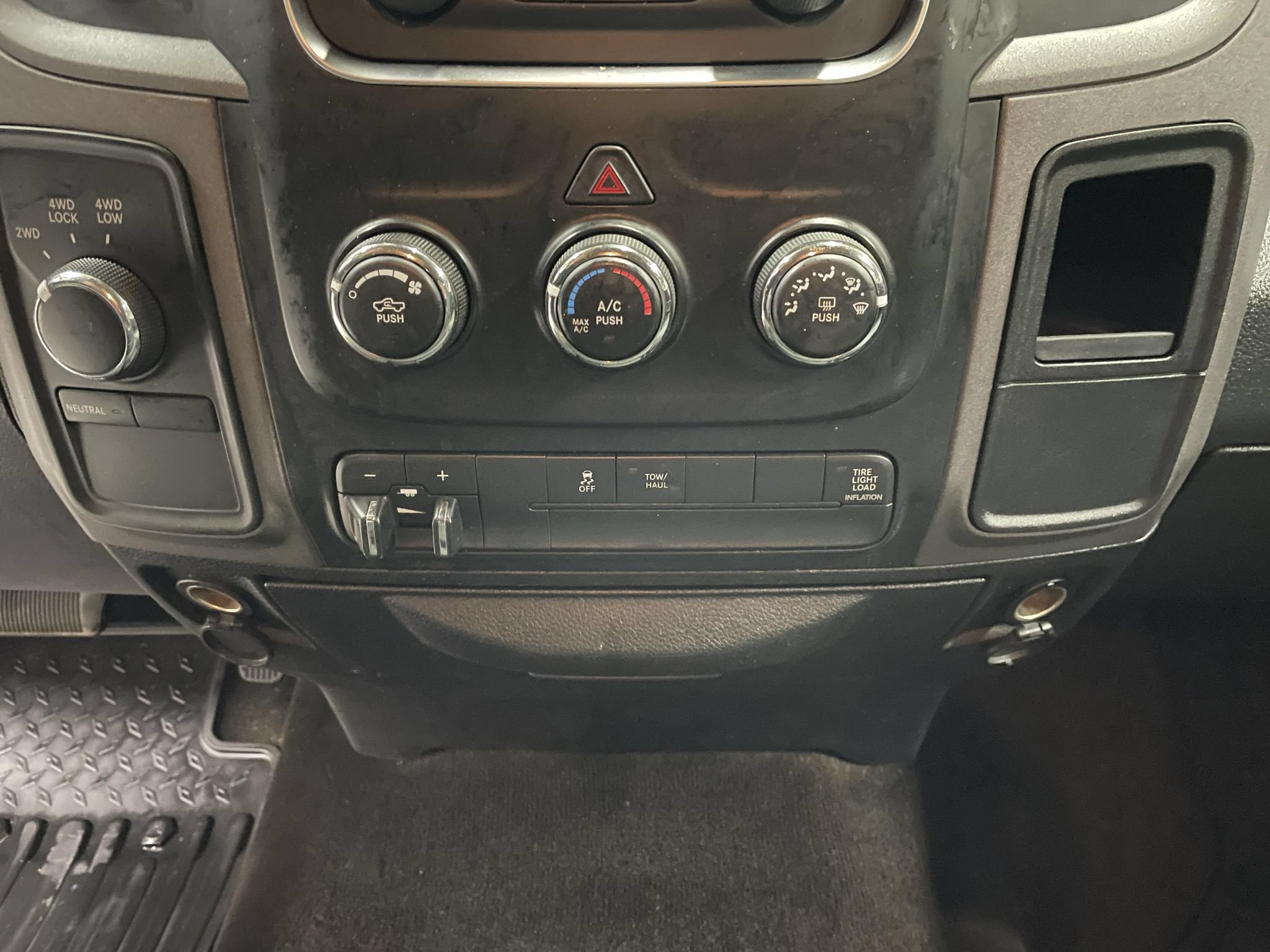 Used 2013 RAM 2500 Tradesman w/ Chrome Appearance Group AWD/4WD image 17