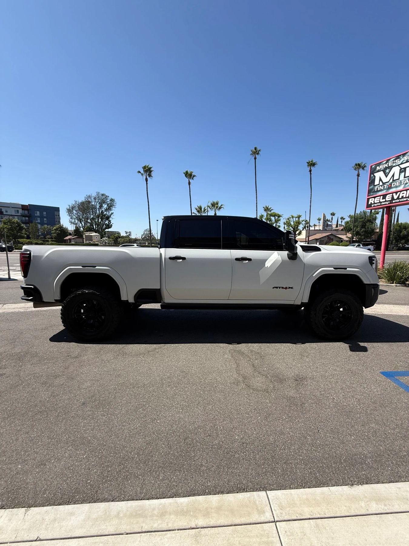 Used 2024 GMC Sierra 2500 AT4X AWD/4WD image 11