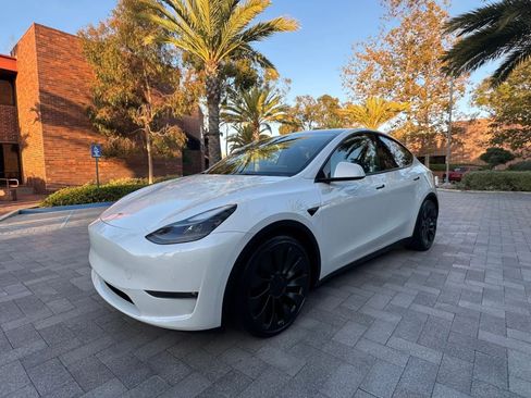 Used 2024 Tesla Model Y Performance AWD/4WD image 10