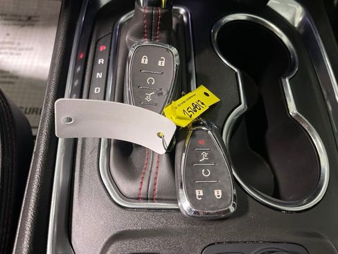Used 2023 Chevrolet Traverse RS FWD image 23