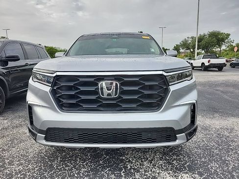 Used 2025 Honda Pilot EX-L image 10