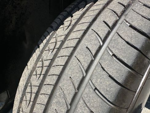 Used 2018 Volkswagen Tiguan SE w/ Panoramic Sunroof Package image 40