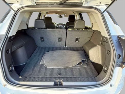 Used 2024 GMC Terrain SLE image 17