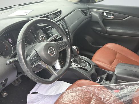 Used 2018 Nissan Rogue SV FWD image 10