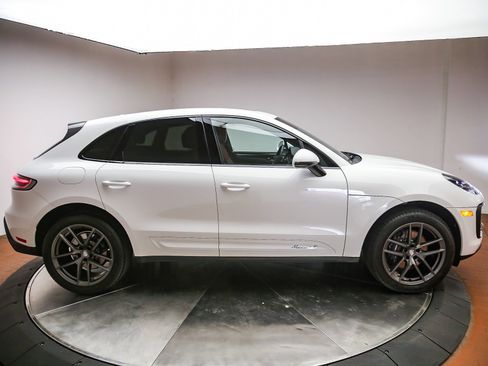 Certified 2026 Porsche Macan Turbo AWD/4WD image 5