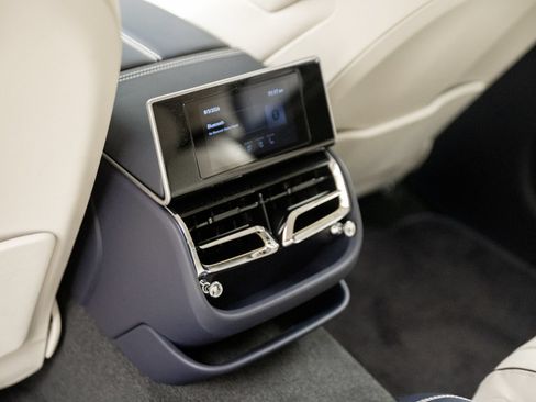Certified 2023 Bentley Flying Spur V8 AWD/4WD image 35